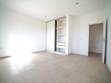 casa moderna  a la venta en Club de campo la asuncion lujan