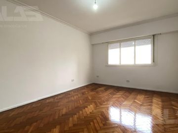 Departamento en Castelar Norte Centro - 4 Ambientes - Iluminado -Terraza -
