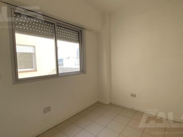 Departamento en Castelar Norte Centro - 4 Ambientes - Iluminado -Terraza -