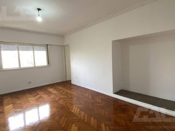 Departamento en Castelar Norte Centro - 4 Ambientes - Iluminado -Terraza -