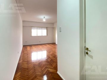 Departamento en Castelar Norte Centro - 4 Ambientes - Iluminado -Terraza -
