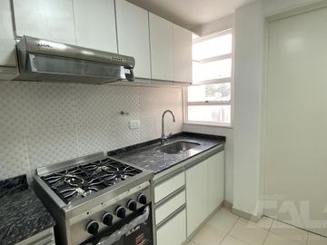 Departamento en Castelar Norte Centro - 4 Ambientes - Iluminado -Terraza -