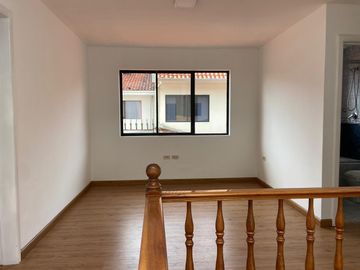 HERMOSA CASA EN VENTA, SECTOR 10 DE AGOSTO