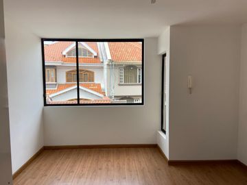HERMOSA CASA EN VENTA, SECTOR 10 DE AGOSTO