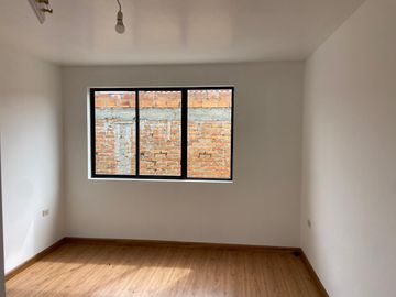 HERMOSA CASA EN VENTA, SECTOR 10 DE AGOSTO