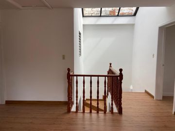 HERMOSA CASA EN VENTA, SECTOR 10 DE AGOSTO