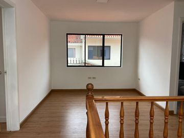 HERMOSA CASA EN VENTA, SECTOR 10 DE AGOSTO