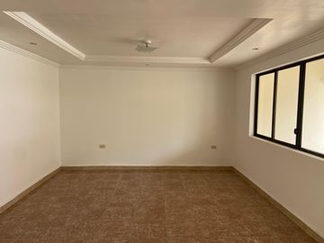 HERMOSA CASA EN VENTA, SECTOR 10 DE AGOSTO
