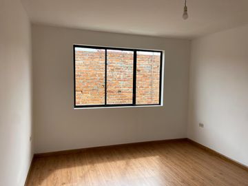 HERMOSA CASA EN VENTA, SECTOR 10 DE AGOSTO