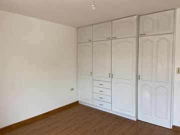 HERMOSA CASA EN VENTA, SECTOR 10 DE AGOSTO