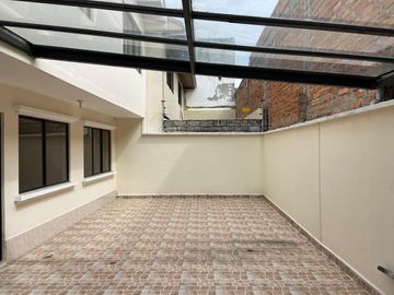 HERMOSA CASA EN VENTA, SECTOR 10 DE AGOSTO