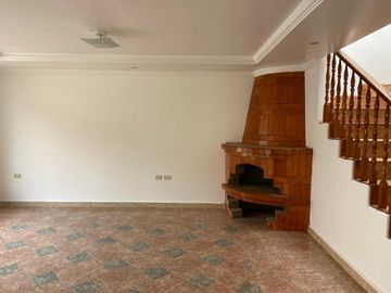 HERMOSA CASA EN VENTA, SECTOR 10 DE AGOSTO