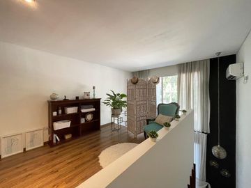 Excelente loft con jardín en venta CON RENTA en Ayres Vila