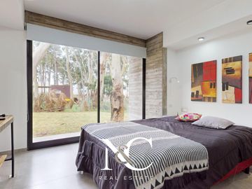 Casa en venta en Costa Esmeralda con fondo libre