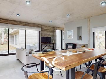 Casa en venta en Costa Esmeralda con fondo libre