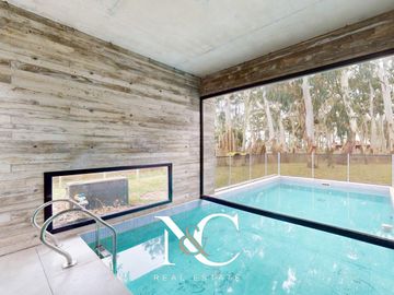 Casa en venta en Costa Esmeralda con fondo libre