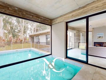Casa en venta en Costa Esmeralda con fondo libre