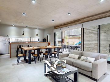 Casa en venta en Costa Esmeralda con fondo libre