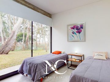 Casa en venta en Costa Esmeralda con fondo libre