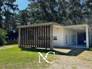 Casa en venta en Costa Esmeralda con fondo libre