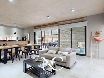 Casa en venta en Costa Esmeralda con fondo libre