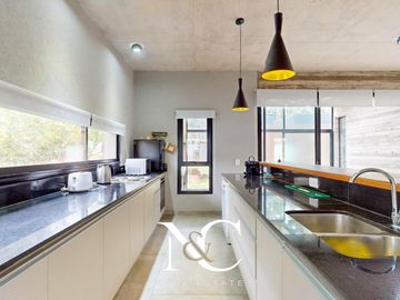Casa en venta en Costa Esmeralda con fondo libre