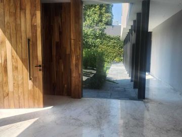 Casa nueva en calle cerrada en  Venta en Jardines  Pedregal