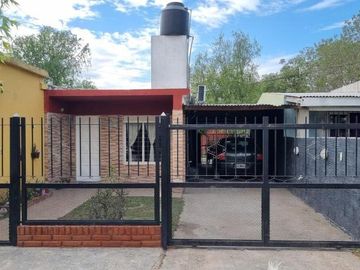 Casa en venta - 3 Dormitorios 1 Baño - 330Mts2 - Marcos Paz