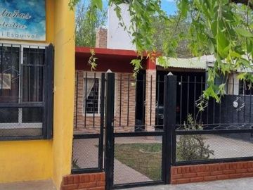 Casa en venta - 3 Dormitorios 1 Baño - 330Mts2 - Marcos Paz