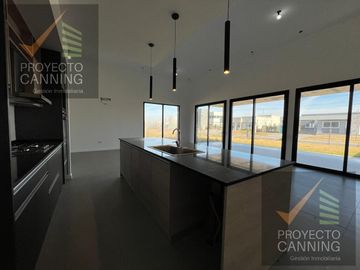 Venta de casa en Barrio San Felipe Canning