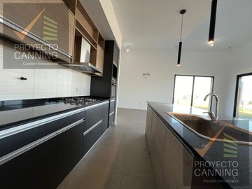 Venta de casa en Barrio San Felipe Canning
