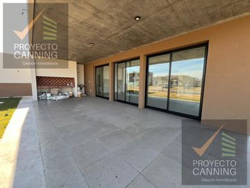 Venta de casa en Barrio San Felipe Canning