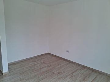 Casa en  Venta en Jardin de Las Tejas 3 dormitorios, 3 baños, jardin. A estrenar