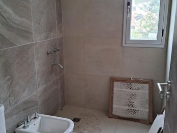 Casa en  Venta en Jardin de Las Tejas 3 dormitorios, 3 baños, jardin. A estrenar