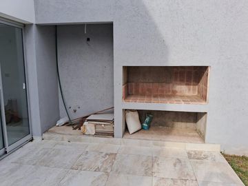 Casa en  Venta en Jardin de Las Tejas 3 dormitorios, 3 baños, jardin. A estrenar