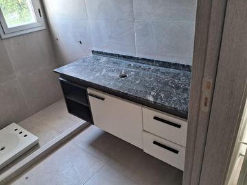 Casa en  Venta en Jardin de Las Tejas 3 dormitorios, 3 baños, jardin. A estrenar