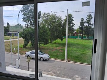 Casa en  Venta en Jardin de Las Tejas 3 dormitorios, 3 baños, jardin. A estrenar