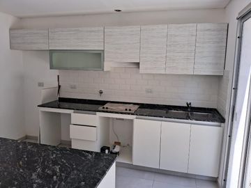 Casa en  Venta en Jardin de Las Tejas 3 dormitorios, 3 baños, jardin. A estrenar