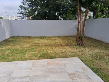 Casa en  Venta en Jardin de Las Tejas 3 dormitorios, 3 baños, jardin. A estrenar