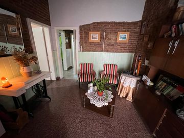 DEPARTAMENTO TIPO CASA VENTA 3 AMBIENTES Quirno Costa 1378 DTO  1 FRENTE (REMEDIOS DE ESCALADA)