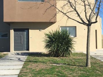 CASA EN VENTA Y ALQUILER ANUAL EN EL CANTON  - MAROTO PROPIEDADES -
