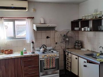 Casa en venta - 2 Dormitorios 1 Baño - Cocheras - 400Mts2 - Luján