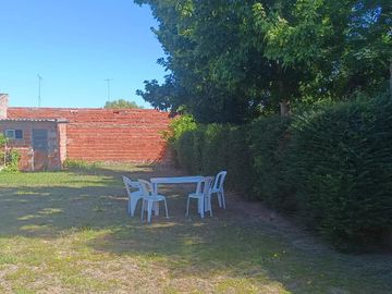 Casa en venta - 2 Dormitorios 1 Baño - Cocheras - 400Mts2 - Luján