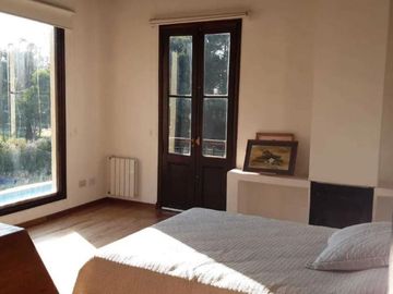 Casa en venta - 4 Dormitorios 6 Baños - 900Mts2 - Luján