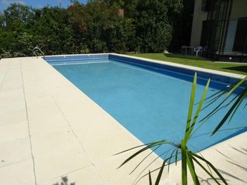 Casa en venta - 4 Dormitorios 6 Baños - 900Mts2 - Luján