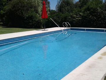 Casa en venta - 4 Dormitorios 6 Baños - 900Mts2 - Luján