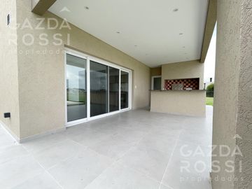 venta casa con piscina en Barrio San Felipe