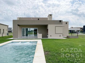 venta casa con piscina en Barrio San Felipe