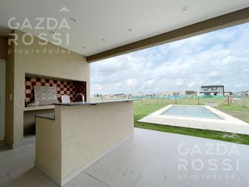 venta casa con piscina en Barrio San Felipe