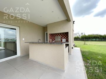 venta casa con piscina en Barrio San Felipe